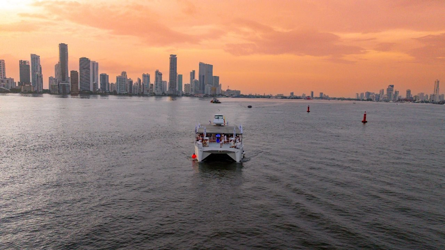 TOUR RUMBA CATAMARÁN