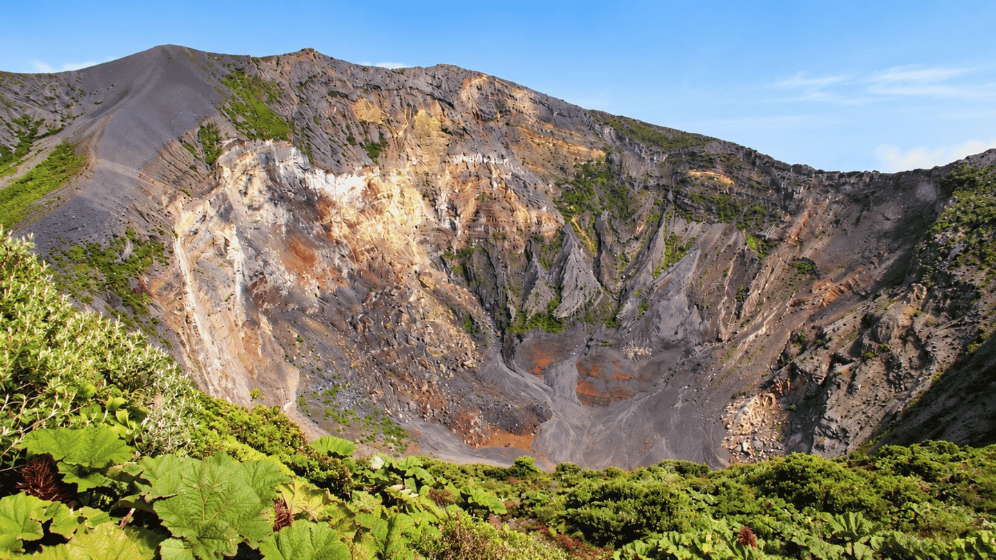 Volcan Irazú & Aguas termales en Hacienda Orosi (Aguas termominerales)