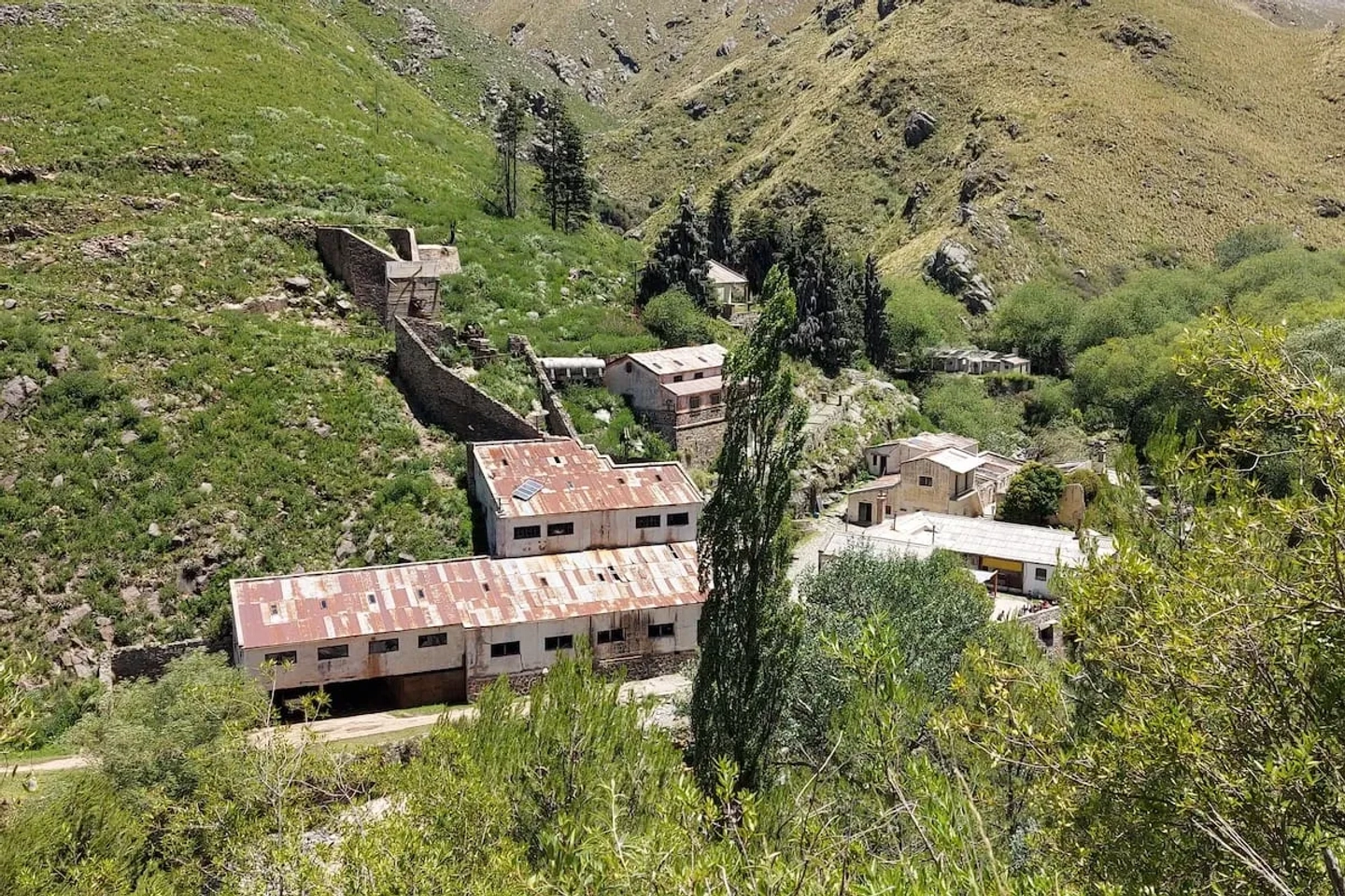 Trekking a Pueblo Escondido y Salto del Tigre