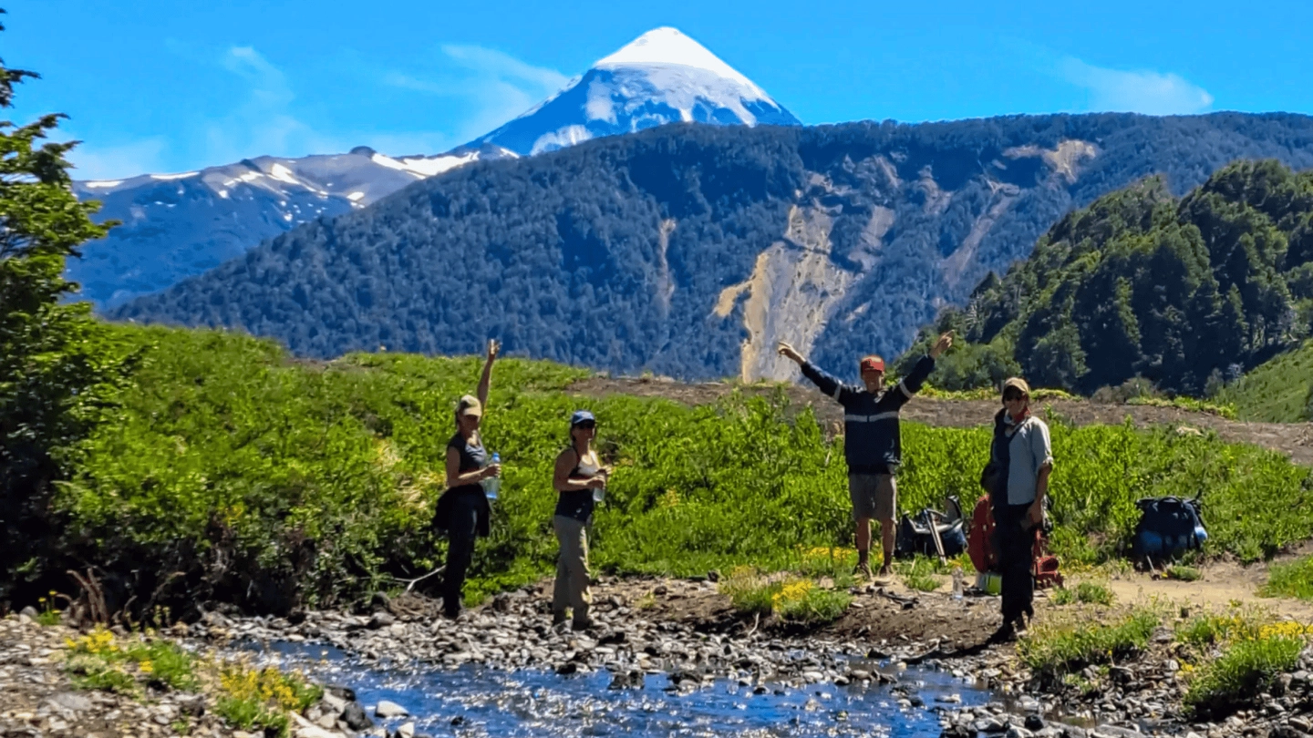 Trekking y Ascenso al Volcán Achen Ñiyeu