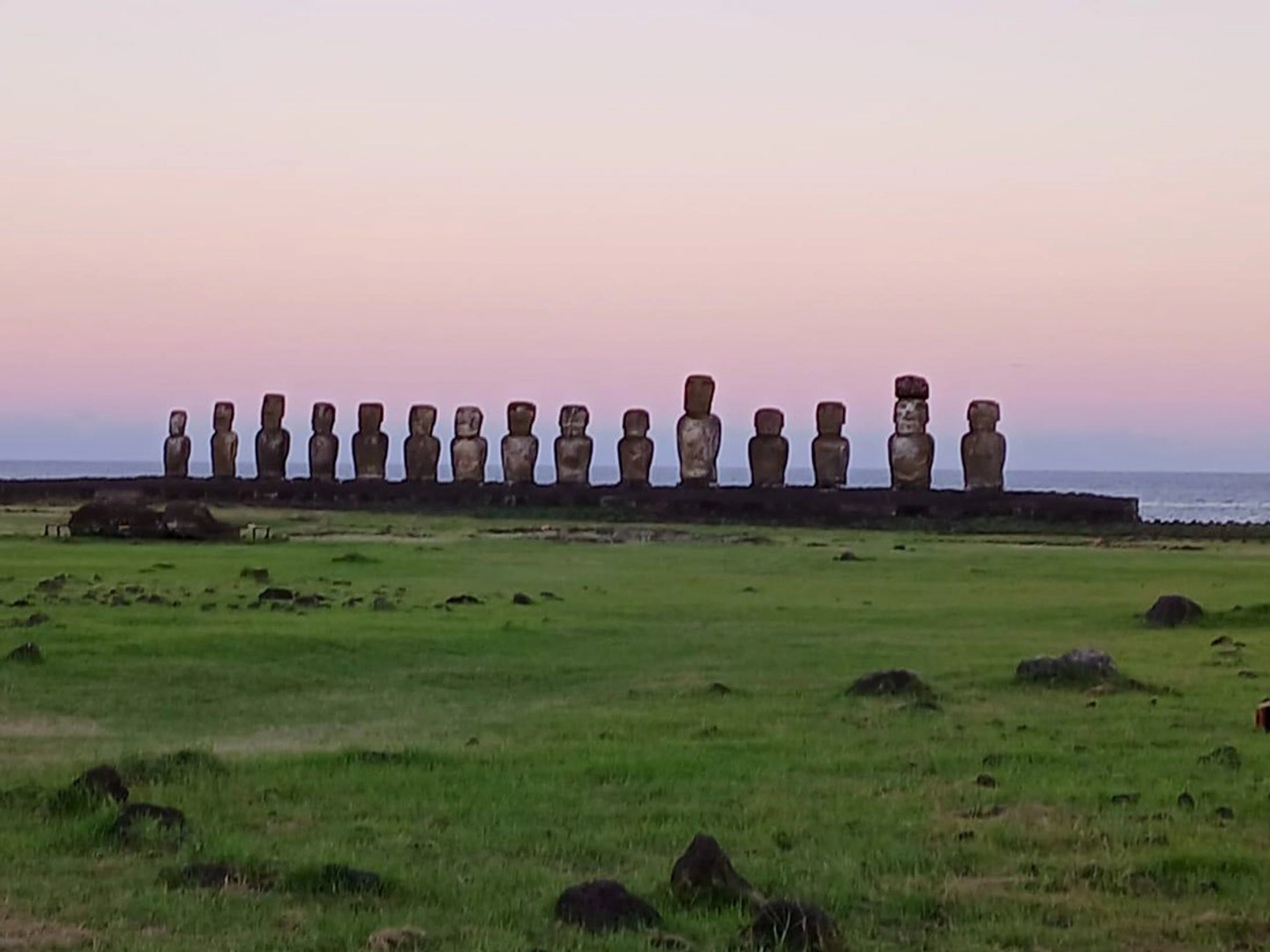 Amanecer en Ahu Tongariki: Despierta con los Moai de Rapa Nui