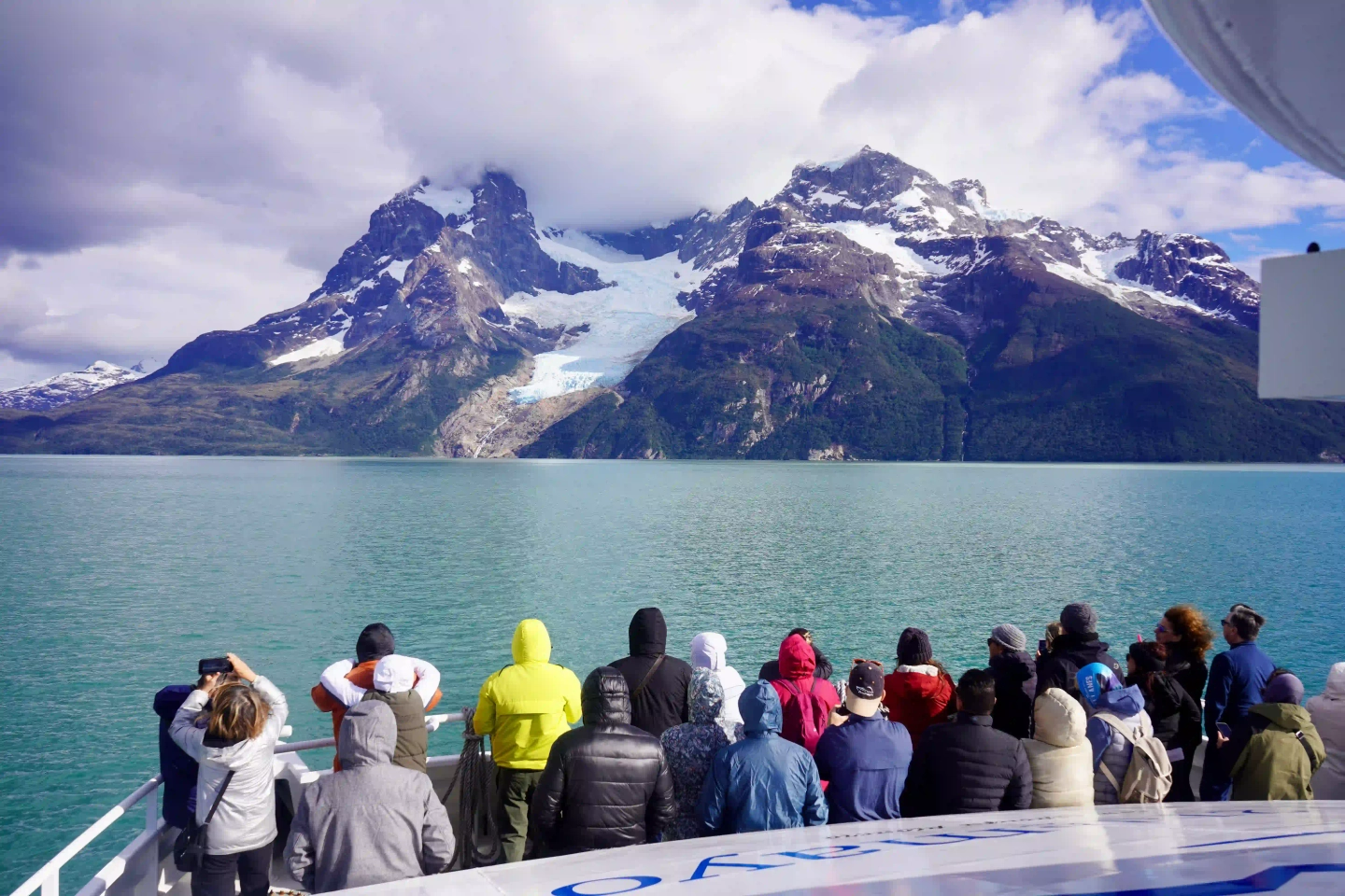 Navegación Glaciares Balmaceda y Serrano con Almuerzo en Estancia Perales desde Puerto Natales