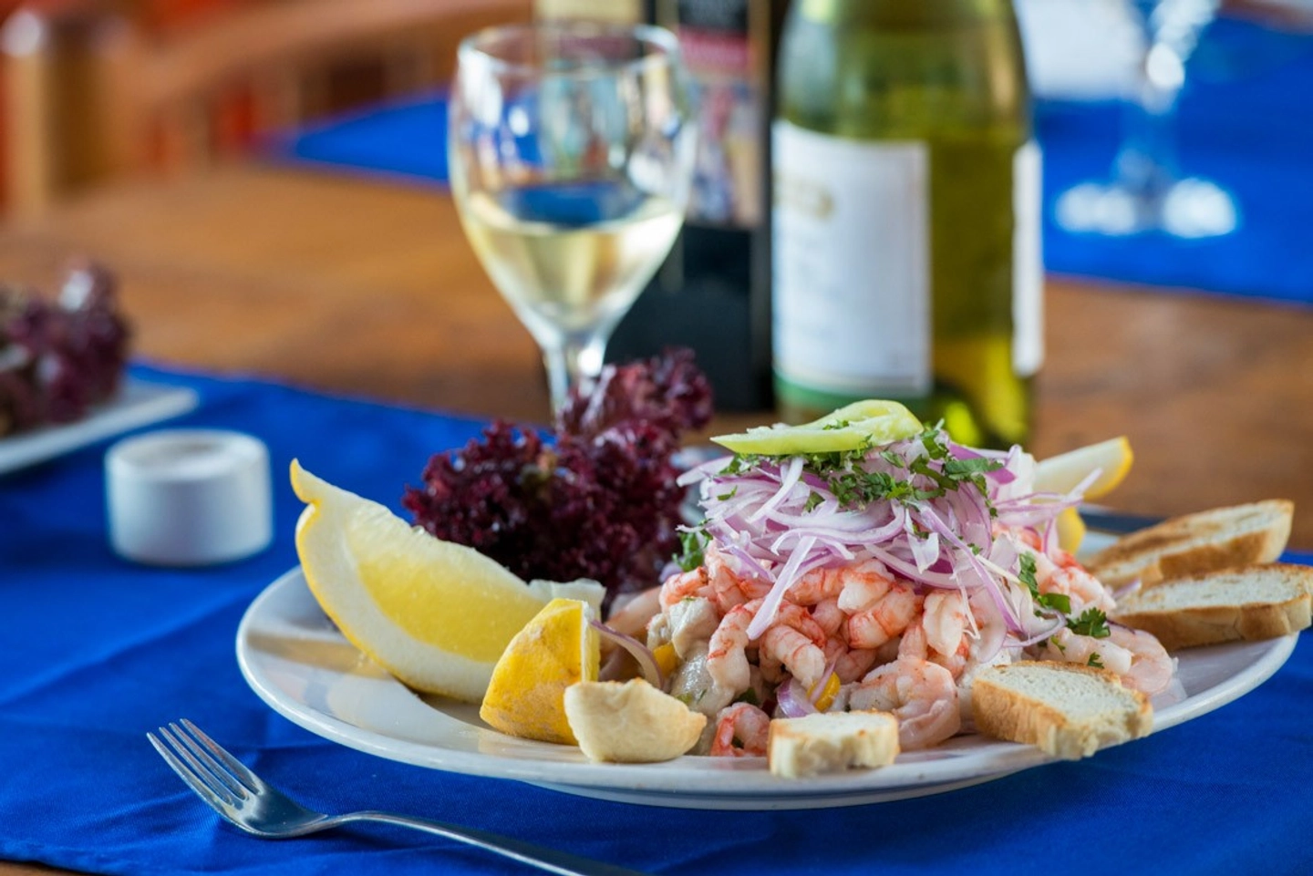 Tour Culinario por Santiago: Historia y Sabores Locales