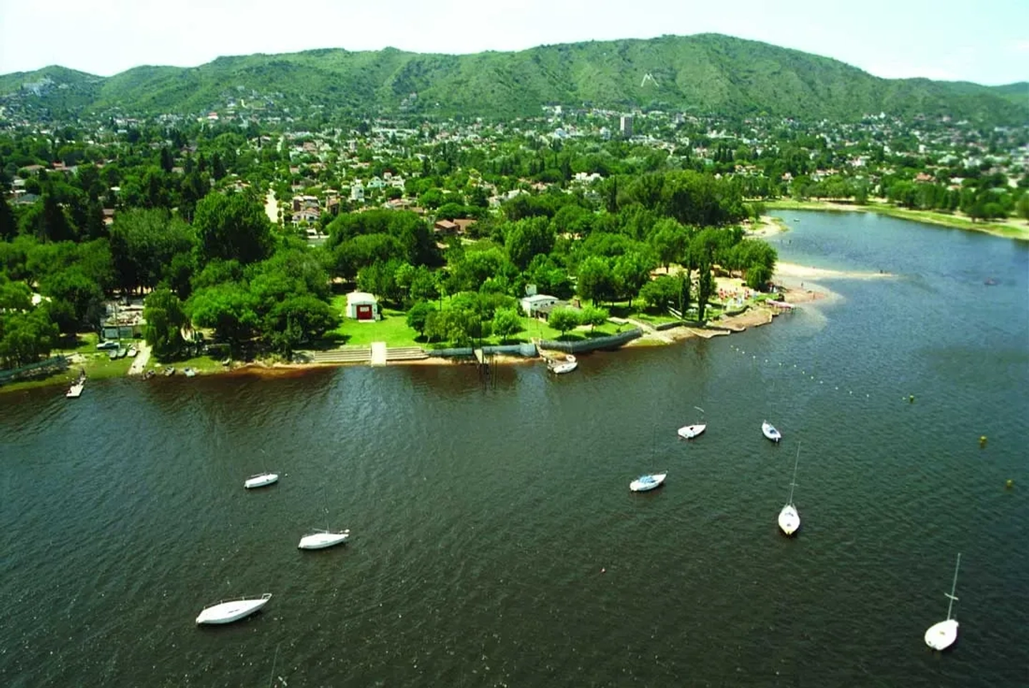 Excursión a Villa Carlos Paz: historia y paisajes