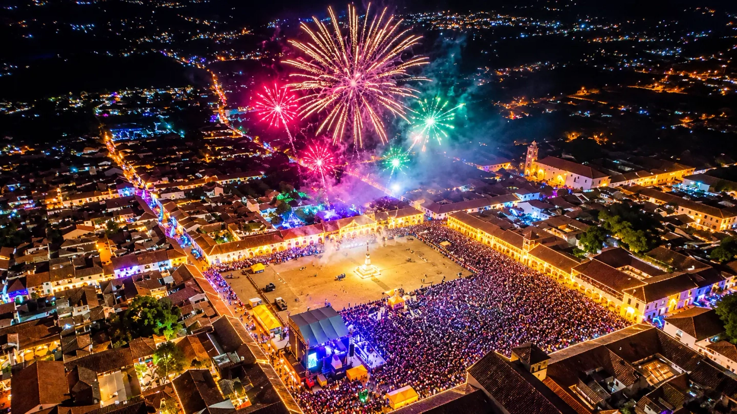 Villa de Leyva · 7 de diciembre · Festival de Luces + Show de Juegos Pirotécnicos