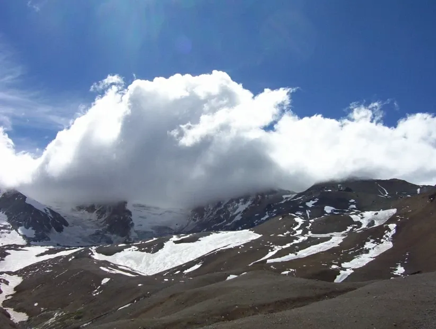 Ascenso al Volcán Domuyo: El Techo de la Patagonia