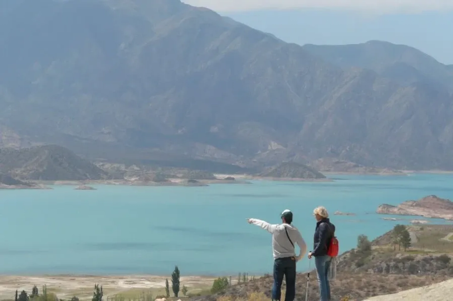Caminata en la Cordillera y Vinos de Mendoza