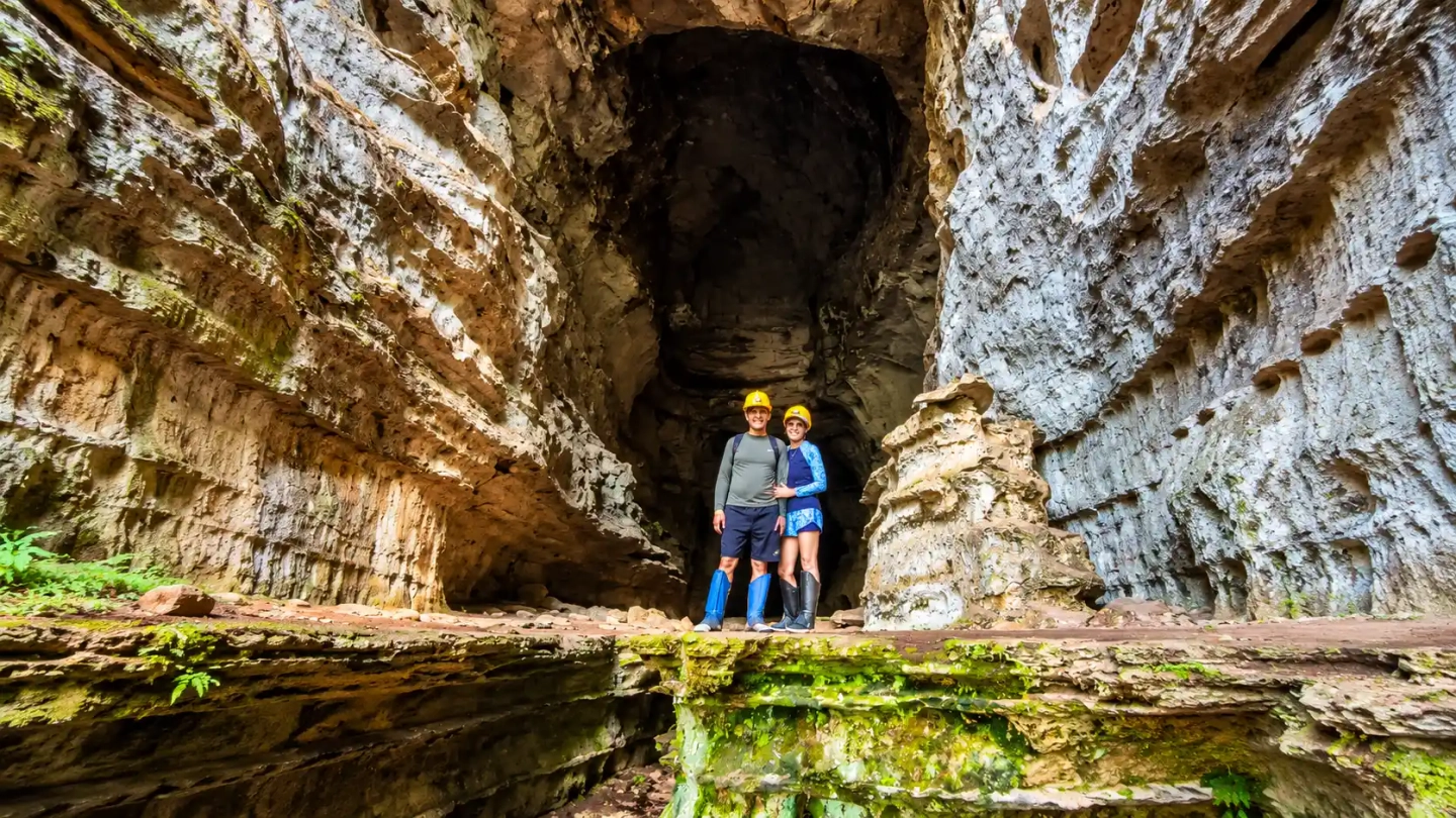 Circuito de Cavernas - Chapada dos Guimarães - 03 Cavernas + Lagoa Azul - Espeleologia, Trilhas e Aventura Subterrânea