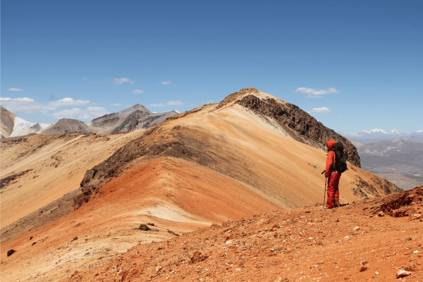 Trekking a Suriplaza: Montaña de Colores y Paisajes del Altiplano Chileno
