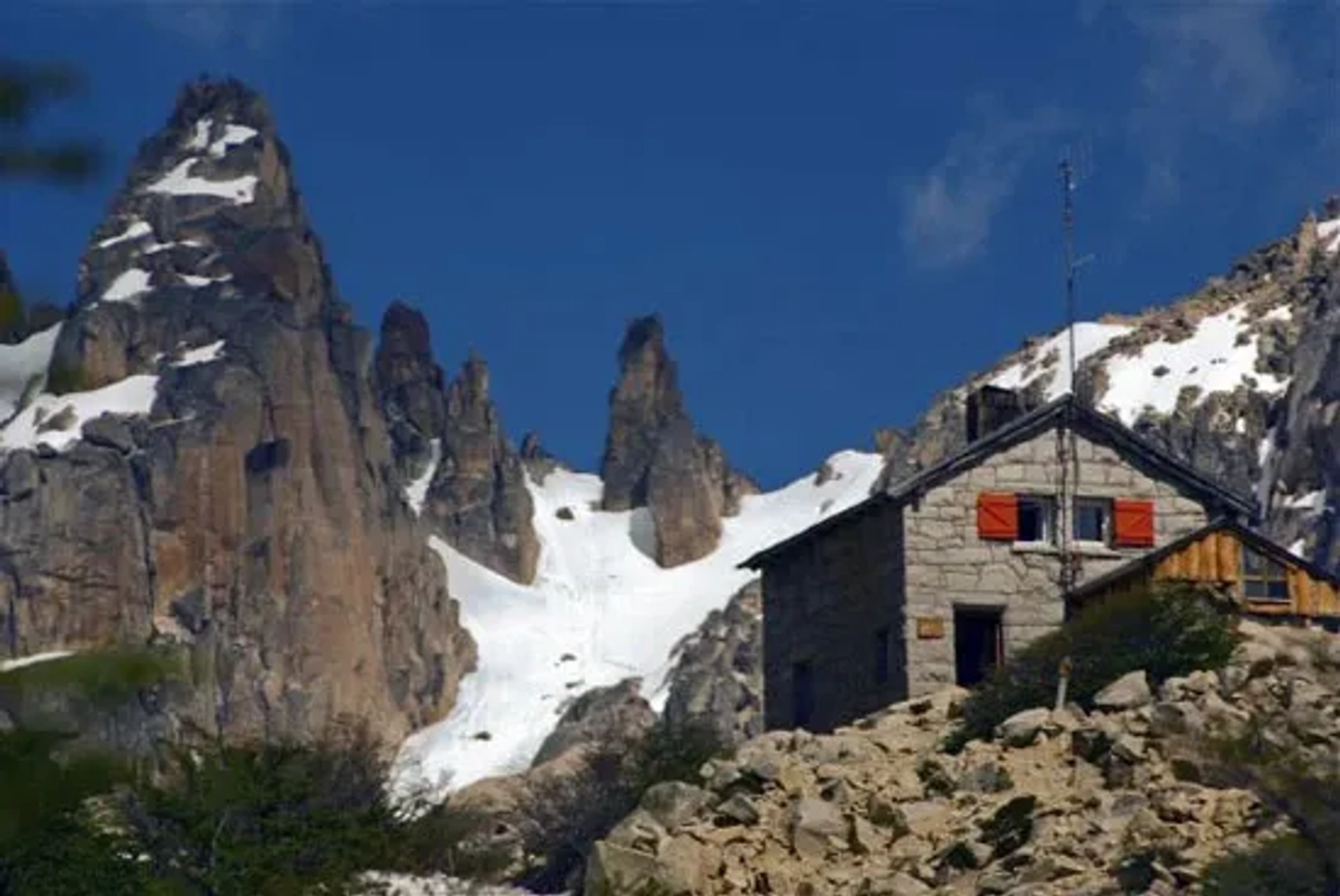 Trekking al Refugio Frey: Aventura y Paisajes Únicos