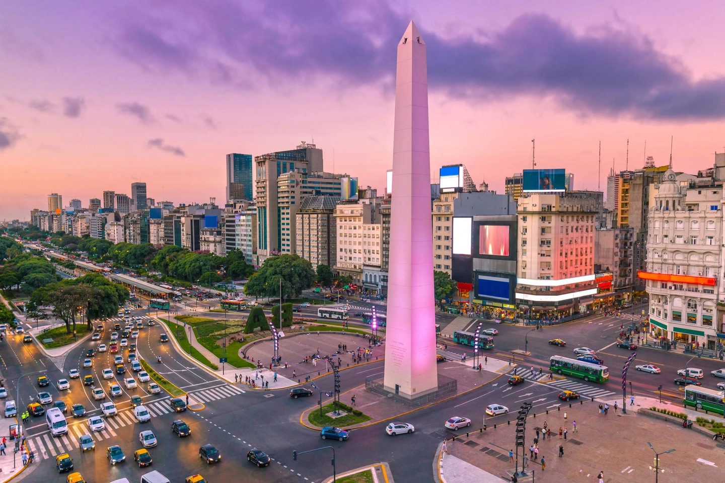 Walking Tour por Buenos Aires con Cata de Vinos