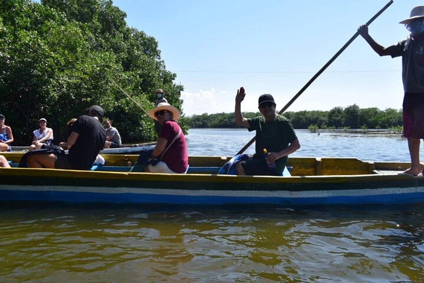 Excursión de pesca en manglares y baño de barro