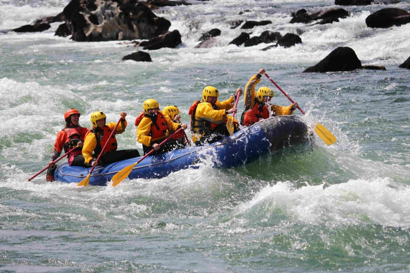 Rafting en la Patagonia: Aventura Familiar en Rio Blanco y Aysén