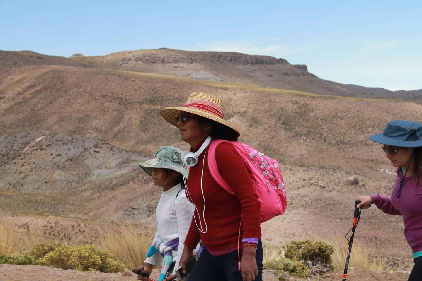 Termas de Jurasi: Caminata entre Aguas Termales y Paisajes Andinos