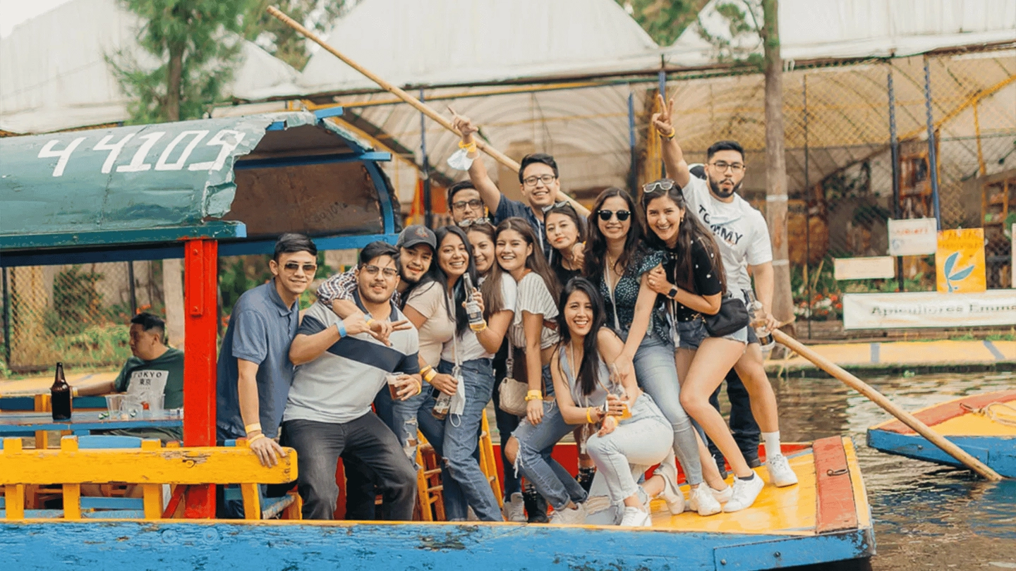 Fiesta pirvada de Trajinera: Xochimilco y Mariachi