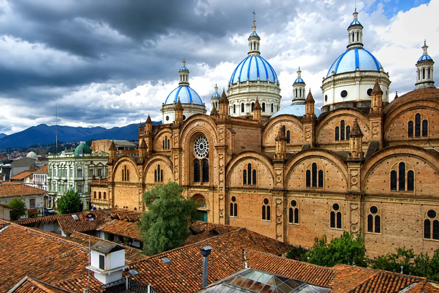 Tour en Bicicleta por Cuenca: Cultura, Naturaleza e Historia sobre dos ruedas