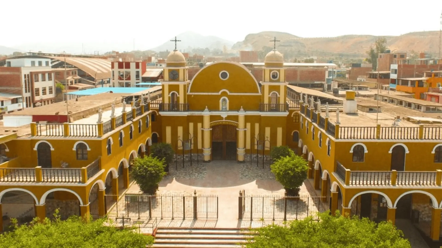 Pirámides y santuario de pachacamac